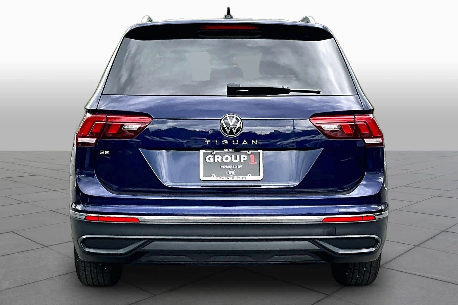 Used 2023 Volkswagen Tiguan SE w/ Panoramic Sunroof Package FWD image 5
