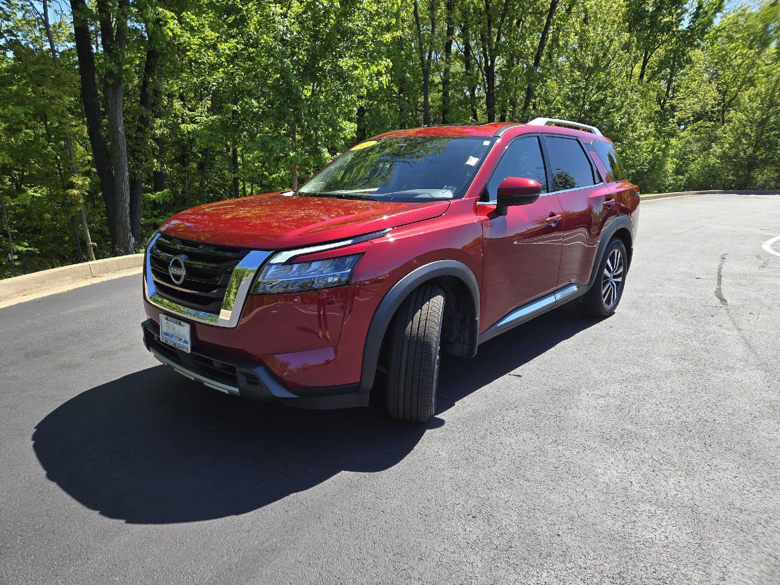 Used 2024 Nissan Pathfinder Platinum w/ Cargo Package AWD/4WD image 4
