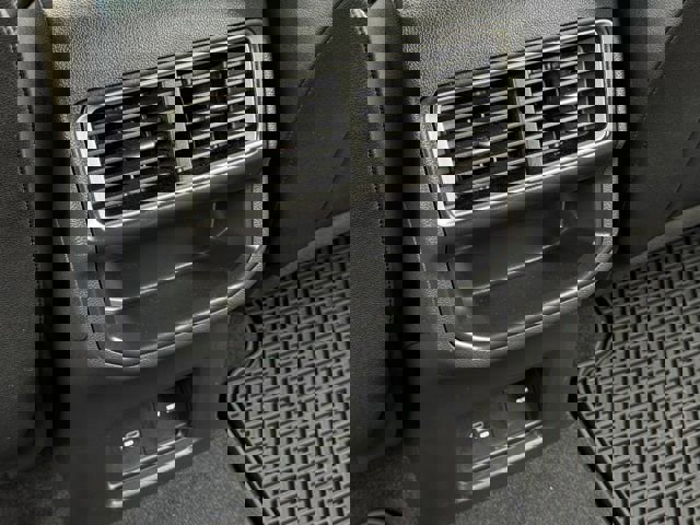 Used 2025 Volkswagen Atlas Cross Sport SE AWD/4WD image 30