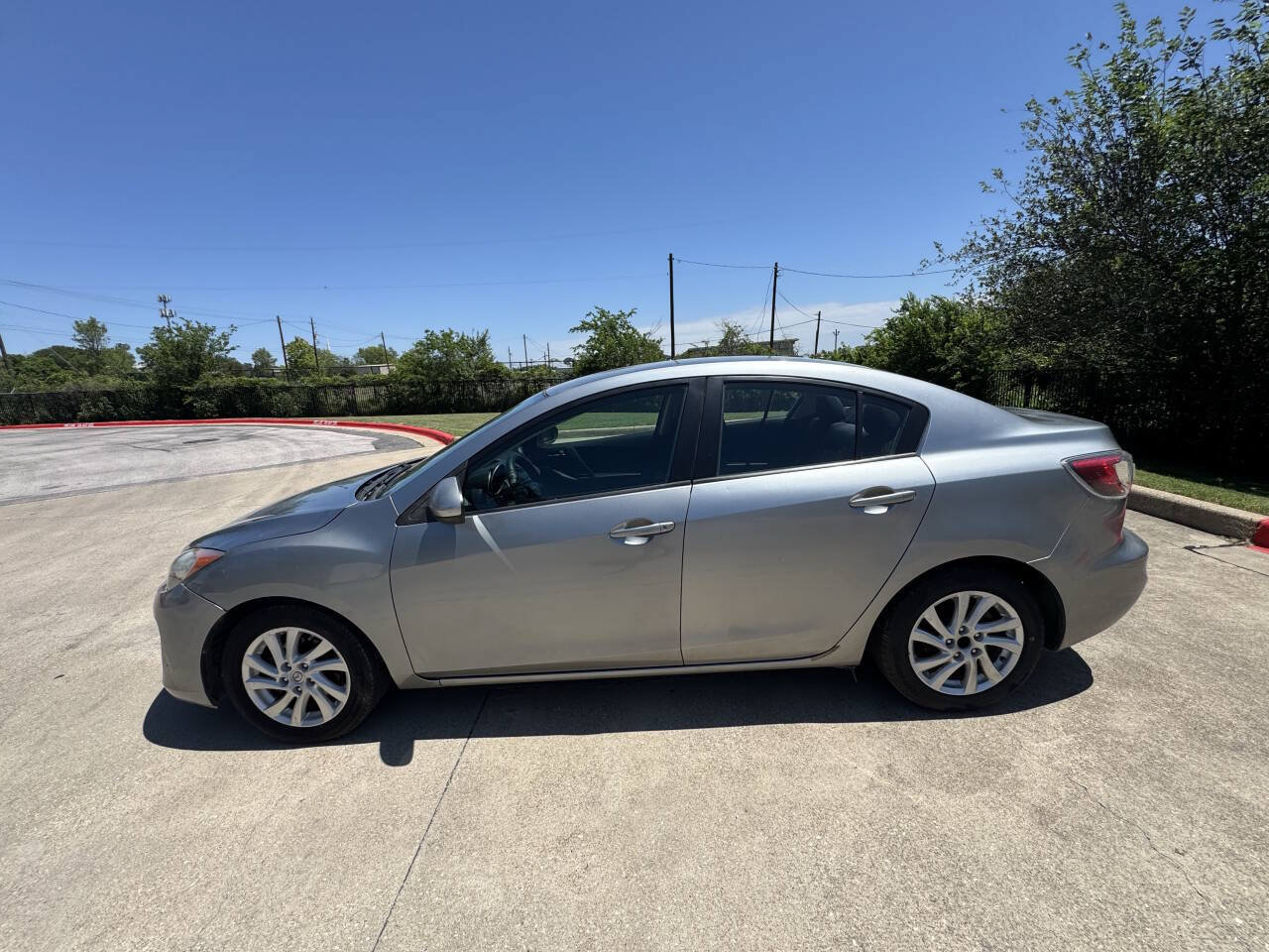 Used 2012 MAZDA MAZDA3 i Touring FWD image 4