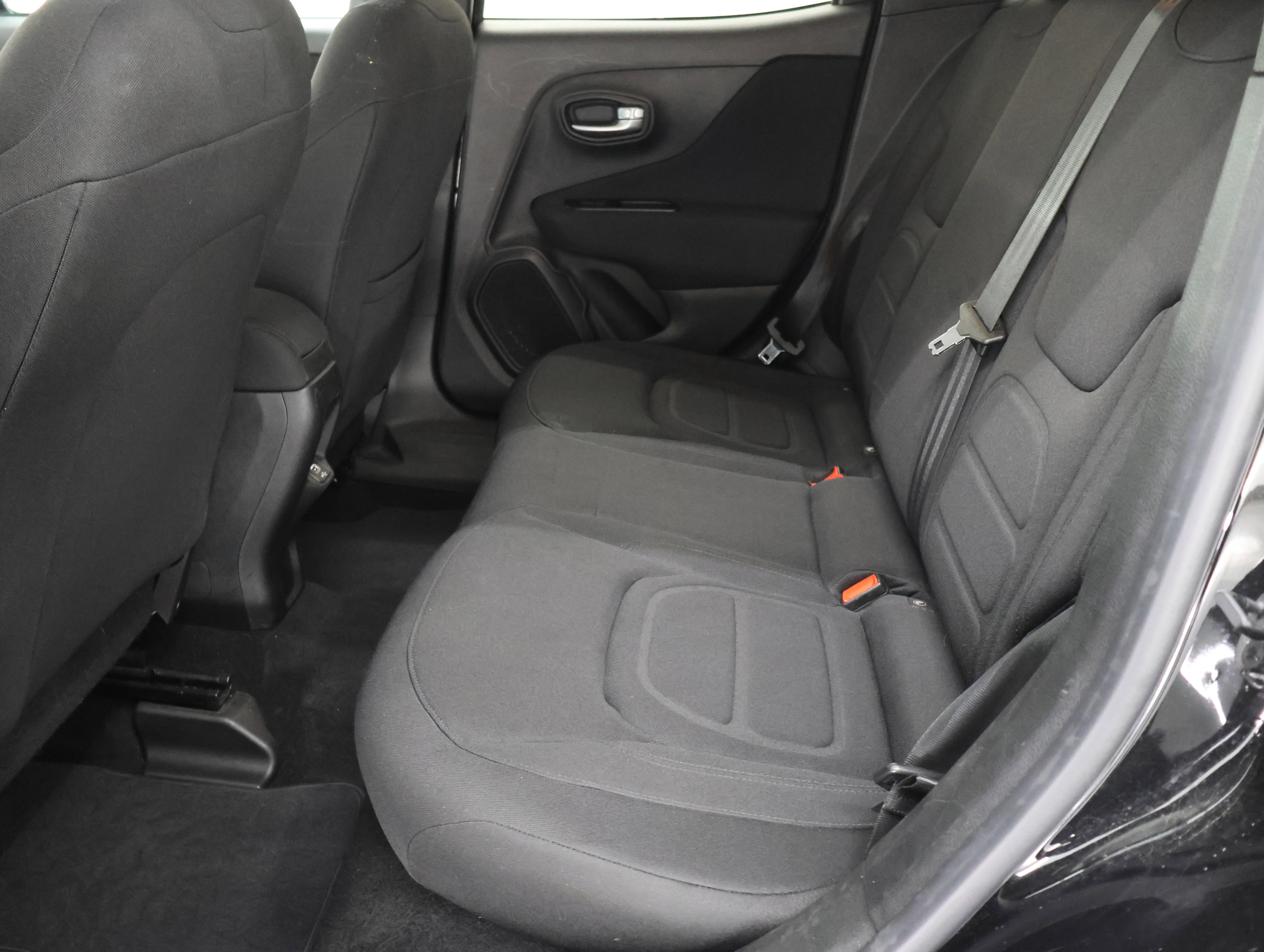 Used 2019 Jeep Renegade Latitude AWD/4WD image 9
