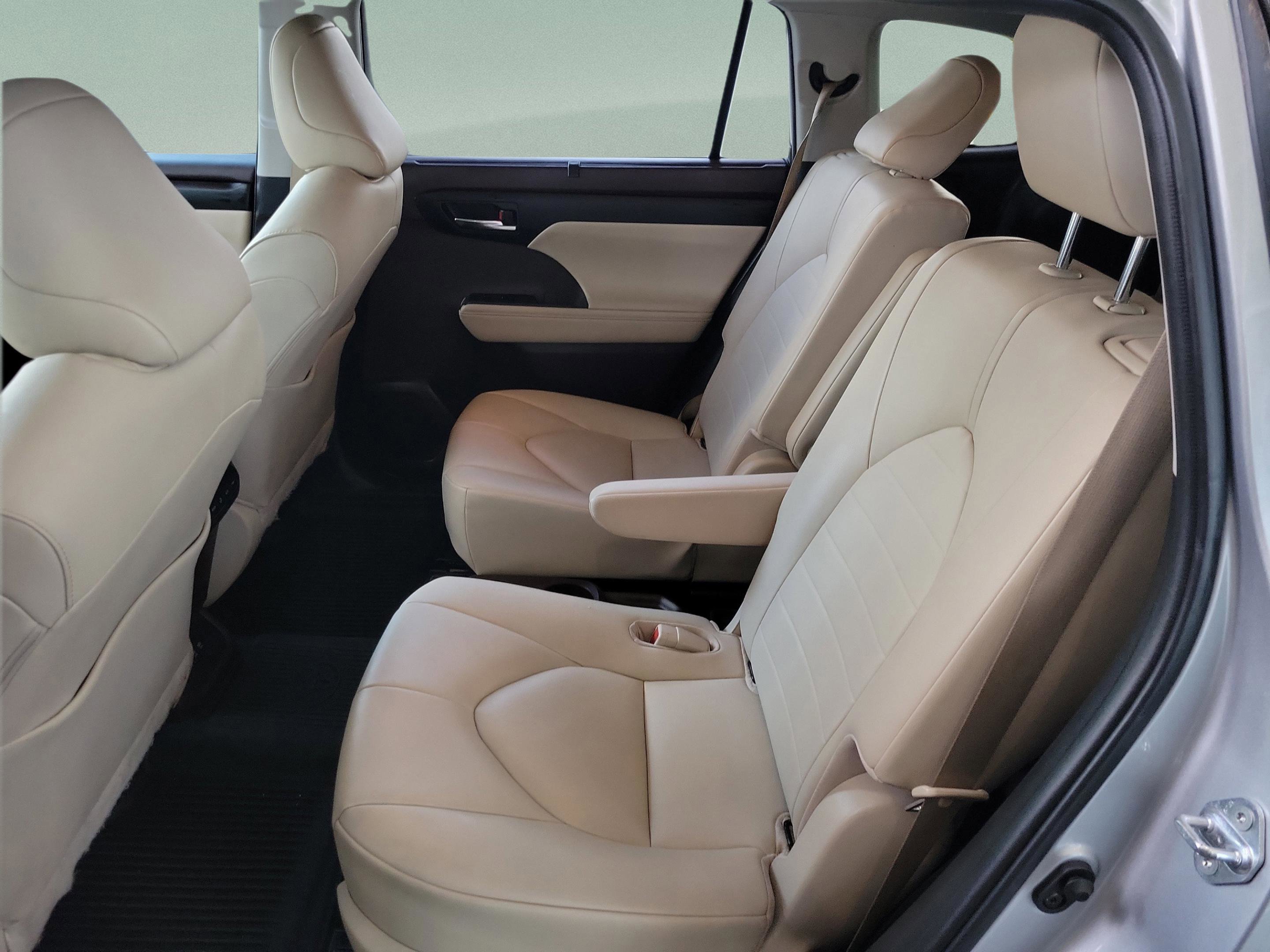 Used 2020 Toyota Highlander XLE image 15