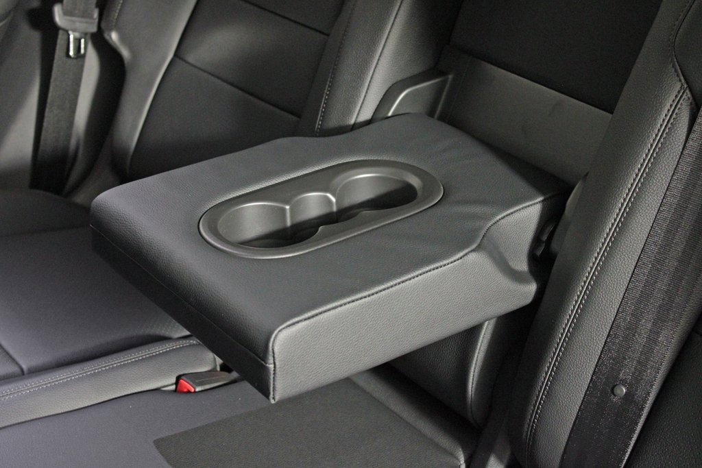 Used 2025 Porsche Cayenne image 32