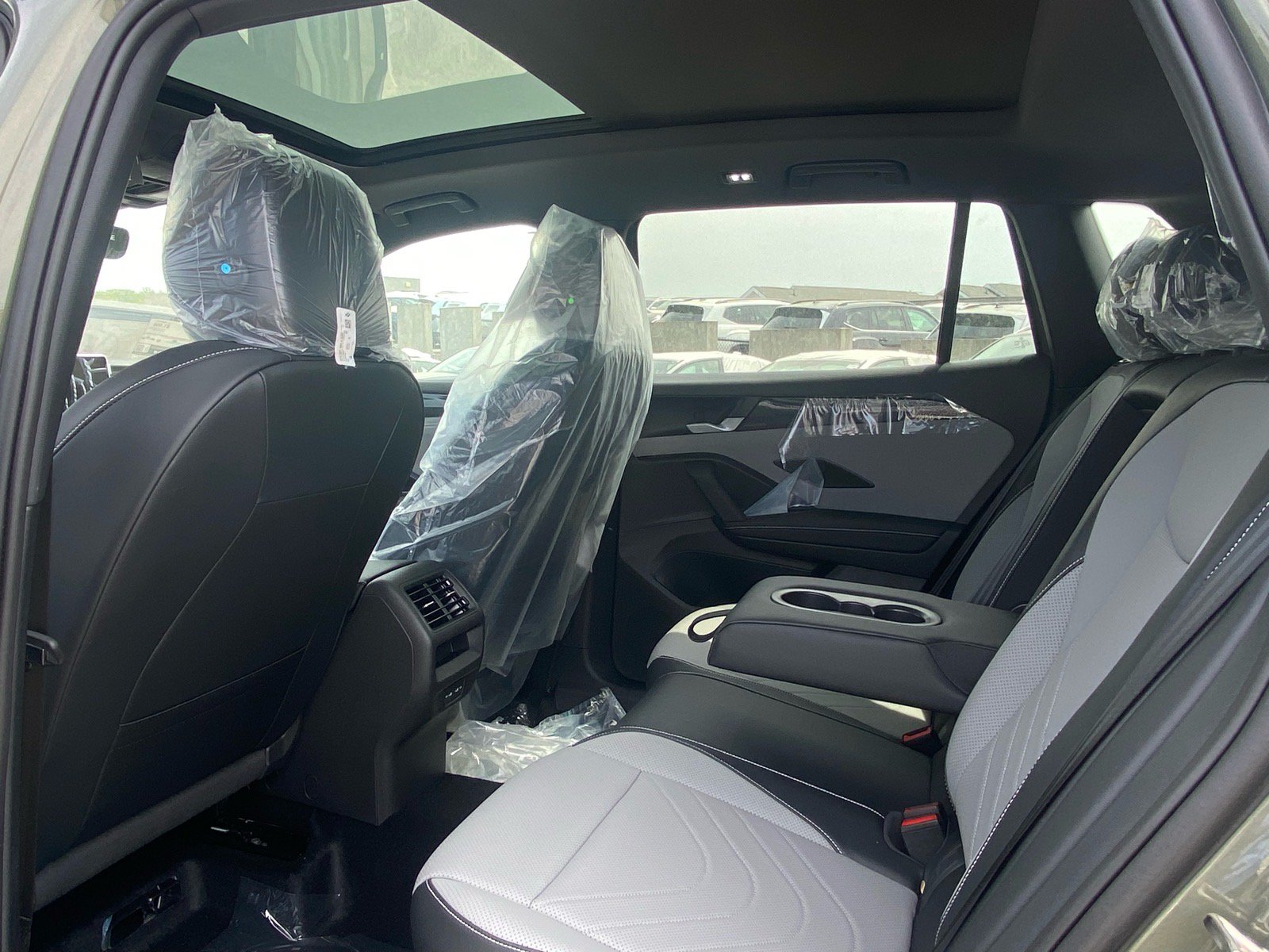 New 2026 Volkswagen Tiguan SE R-Line AWD/4WD image 12