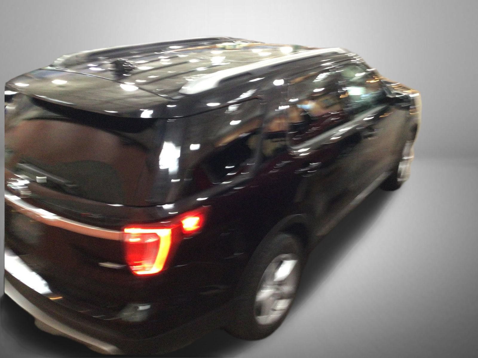 Used 2016 Ford Explorer XLT w/ Equipment Group 202A AWD/4WD image 3