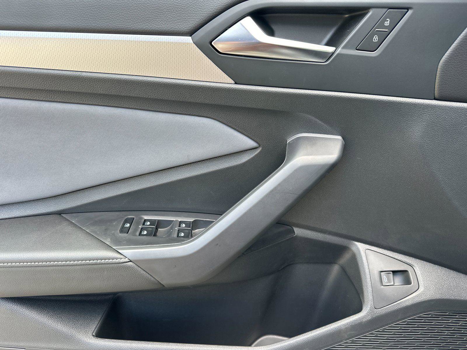 New 2026 Volkswagen Jetta SE FWD image 10