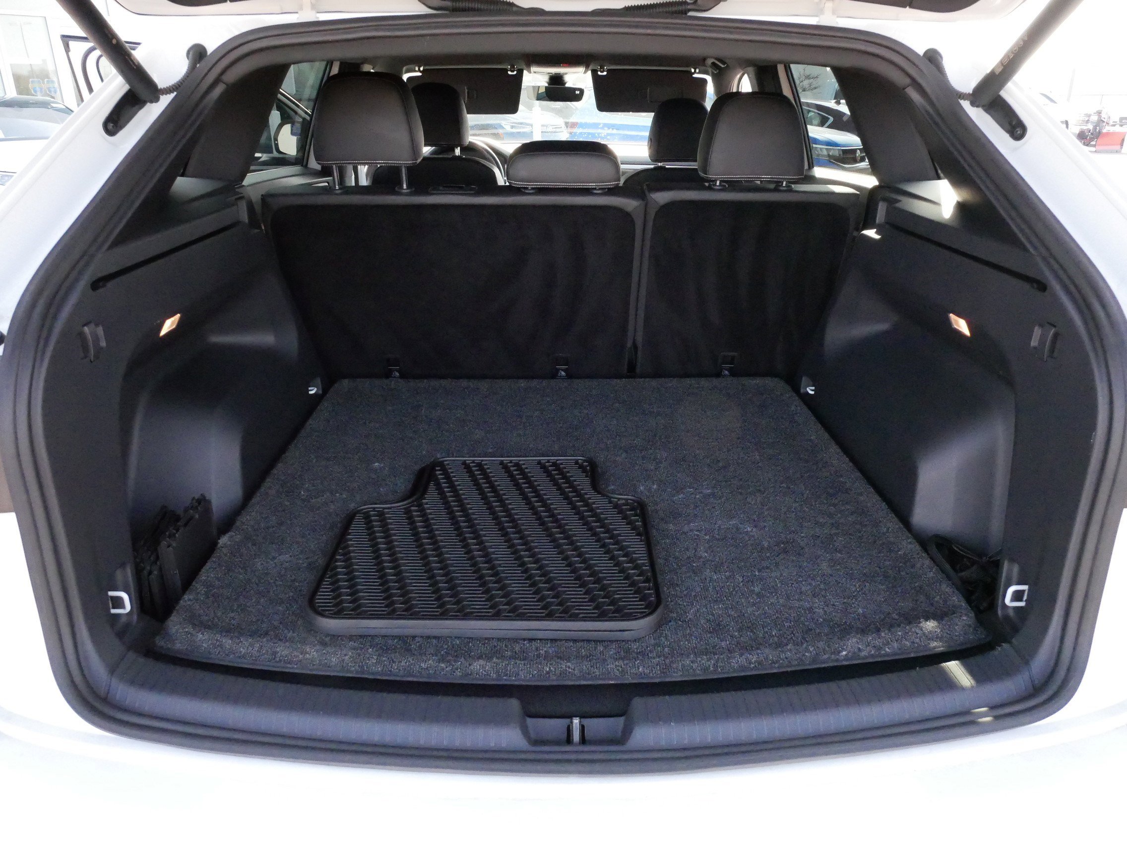 Used 2023 Volkswagen Atlas Cross Sport SEL R-Line image 18