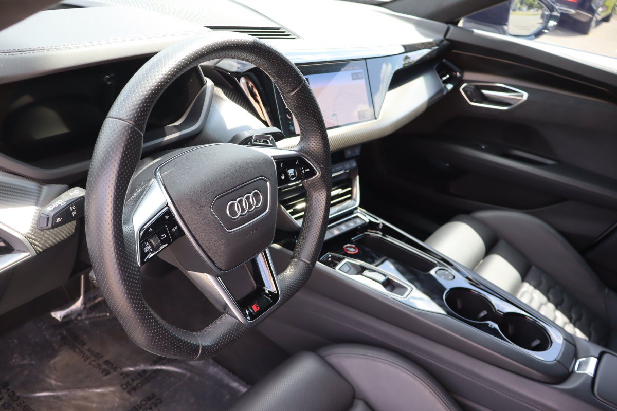 Used 2022 Audi RS e-tron GT w/ Carbon Performance Package AWD/4WD image 10