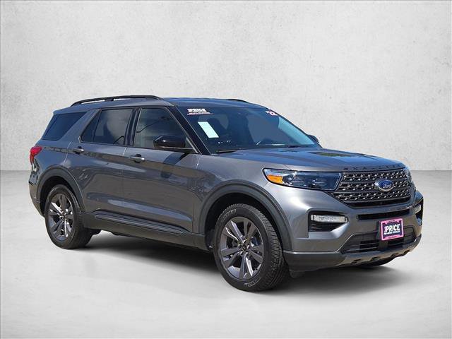 Used 2022 Ford Explorer XLT w/ Equipment Group 202A image 3