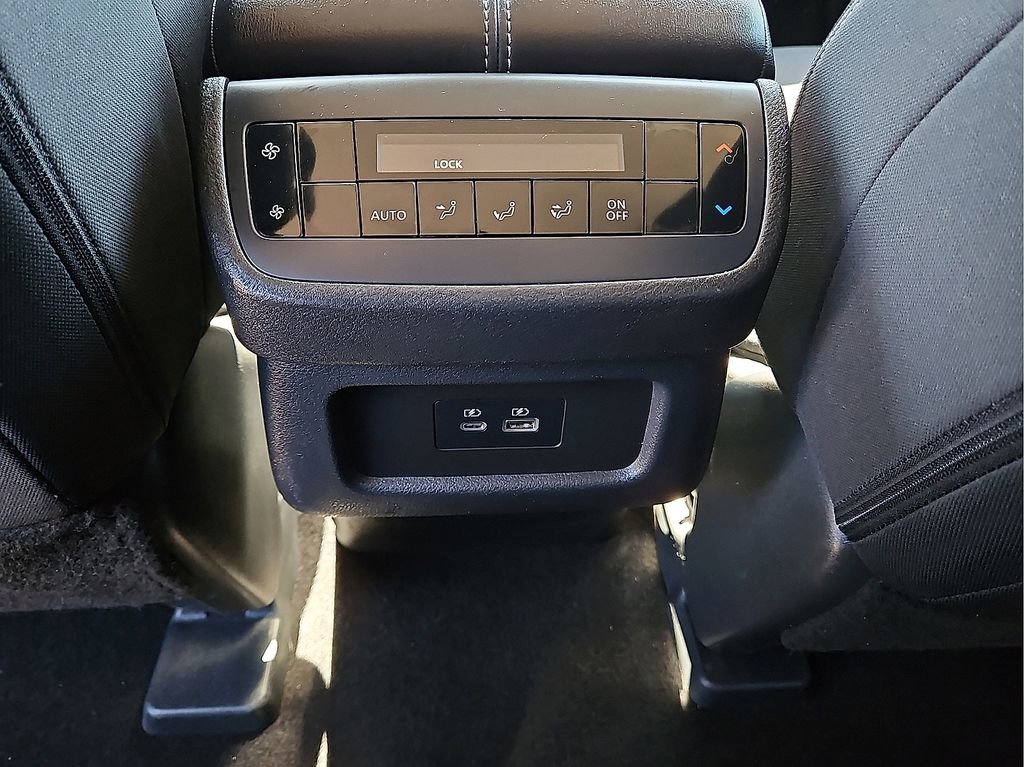 Used 2024 Nissan Pathfinder SV FWD image 13