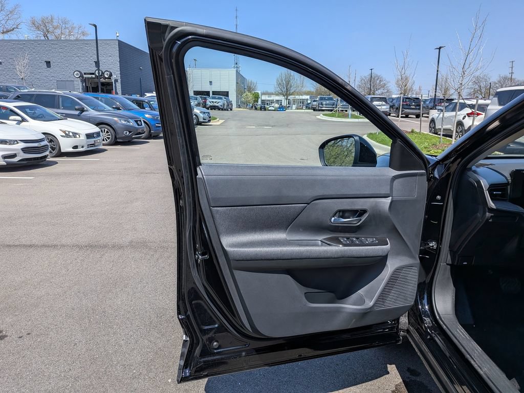 New 2026 Nissan Kicks SV w/ SV Premium Package AWD/4WD image 14
