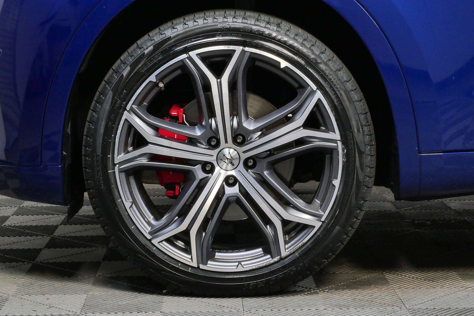 Used 2023 Maserati Levante GT AWD/4WD image 6