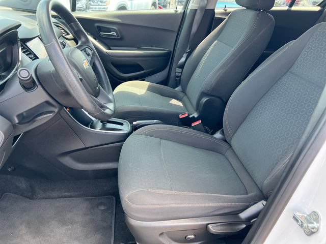 Used 2021 Chevrolet Trax LS w/ Tint and Cruise Package FWD image 9