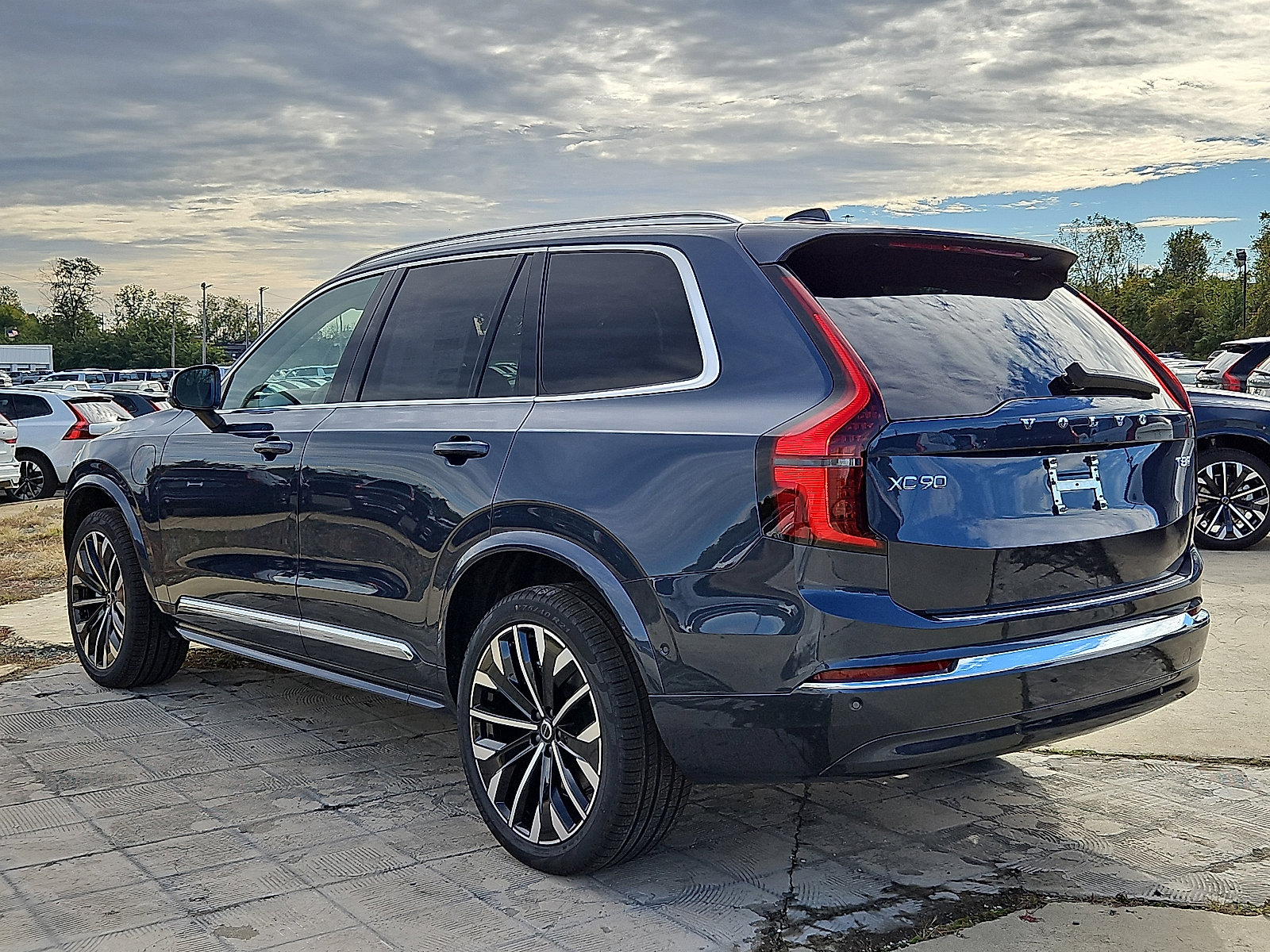 New 2026 Volvo XC90 T8 Plus image 4