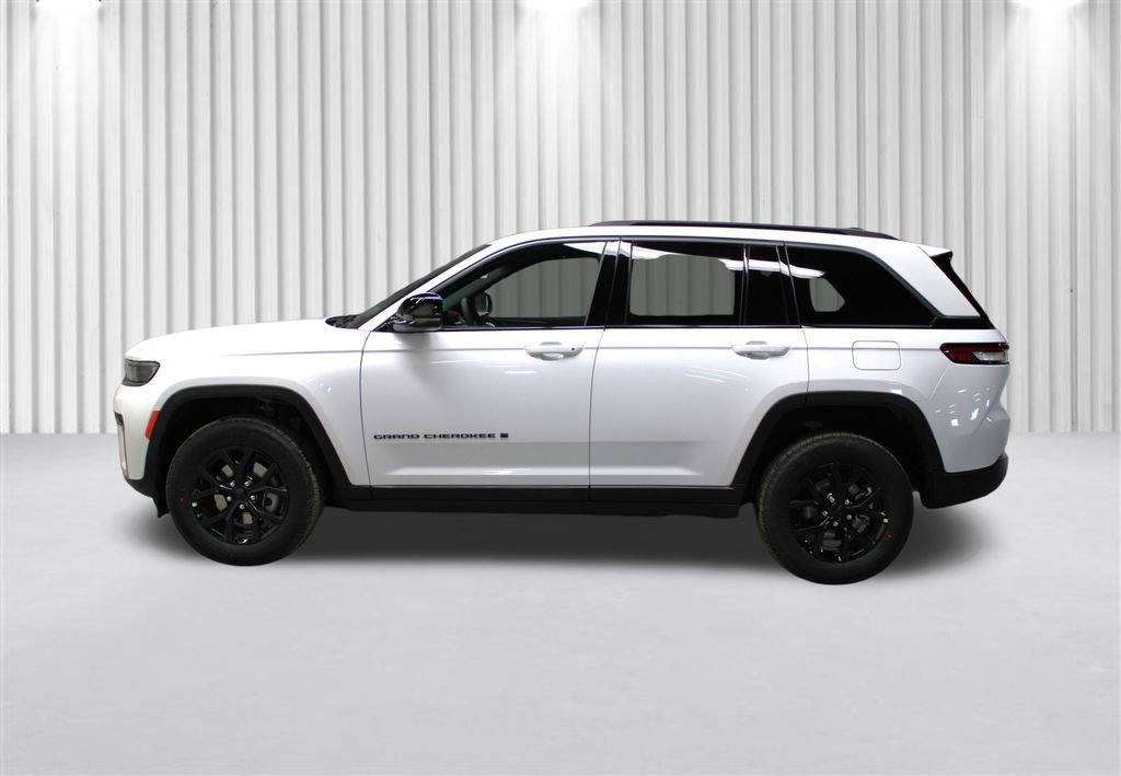 New 2026 Jeep Grand Cherokee Altitude image 7