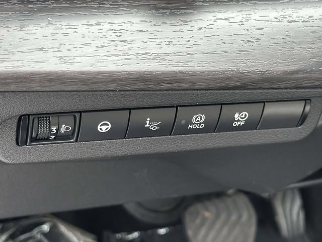 Used 2023 Nissan Ariya AWD image 12