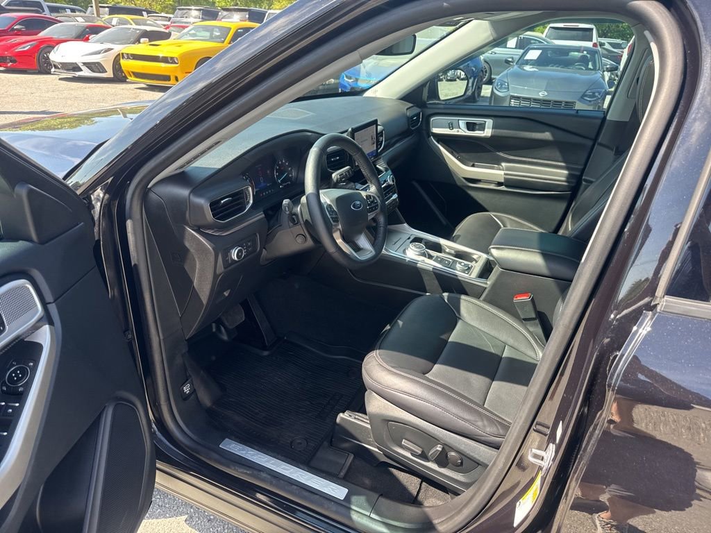 Used 2022 Ford Explorer Limited w/ Equipment Group 301A image 9