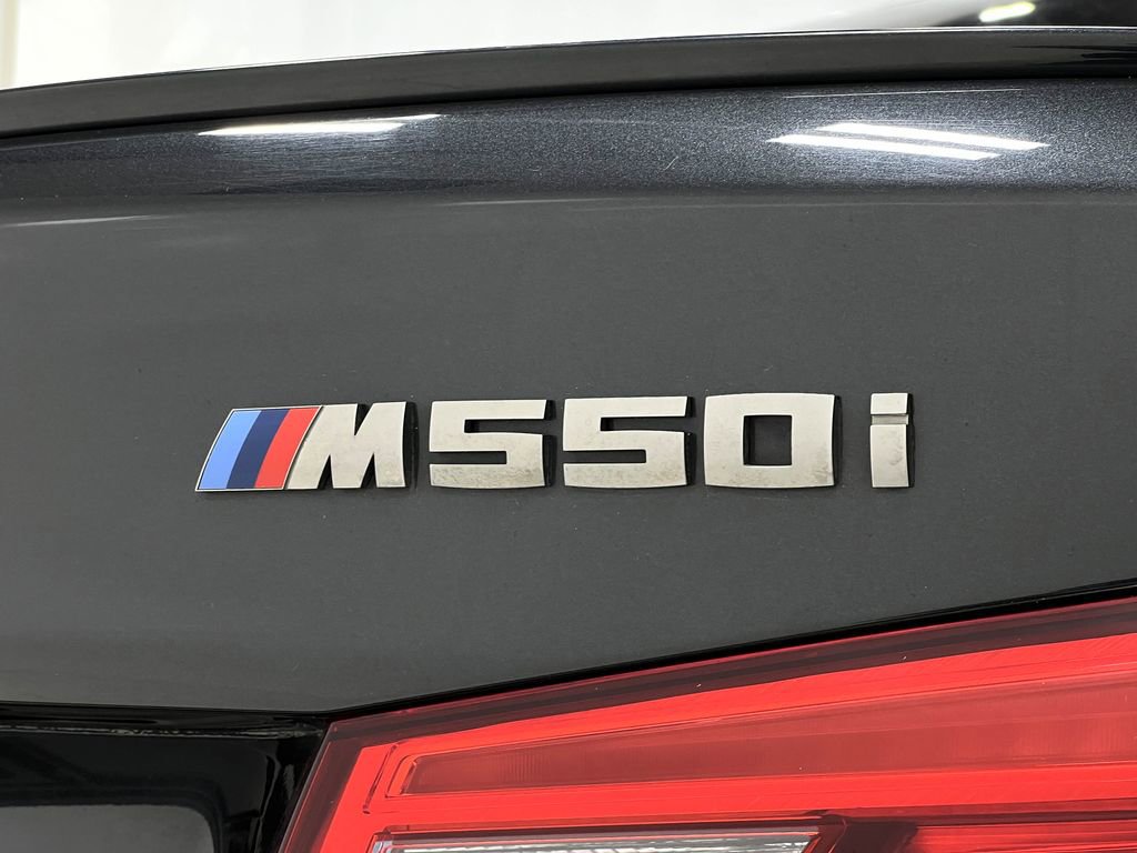 Used 2019 BMW M550i xDrive image 41