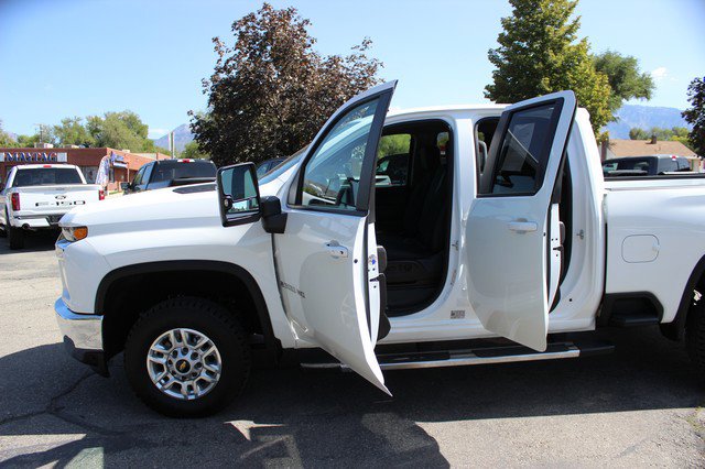 Used 2023 Chevrolet Silverado 2500 LT image 8