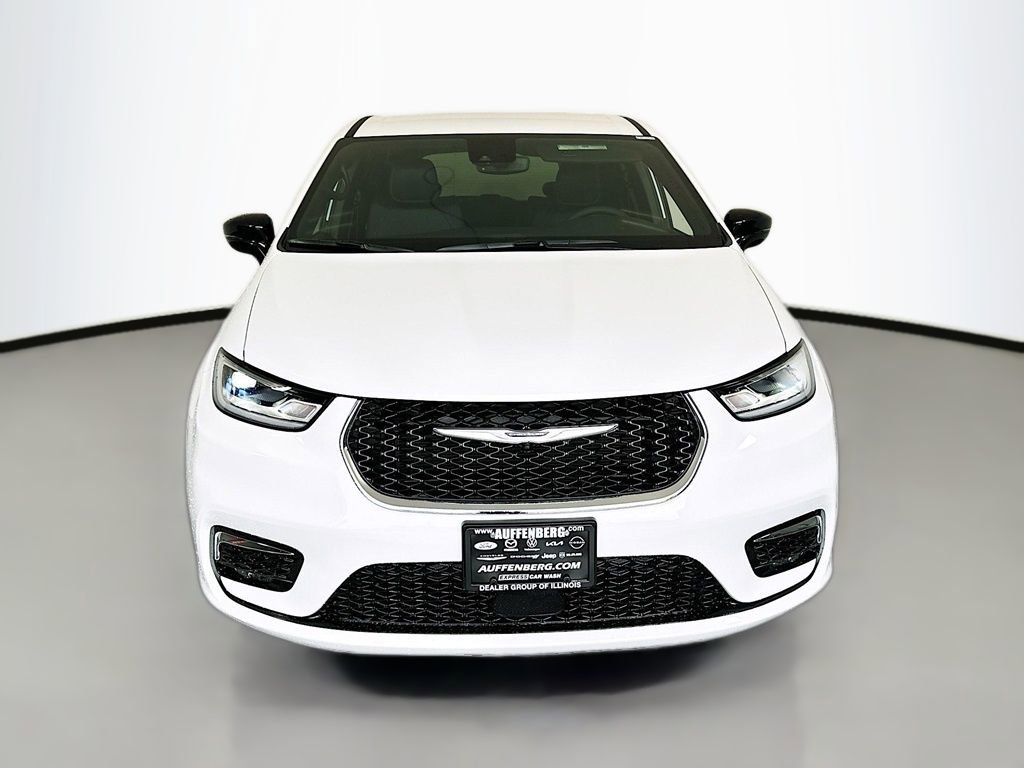 New 2026 Chrysler Pacifica Select FWD image 2
