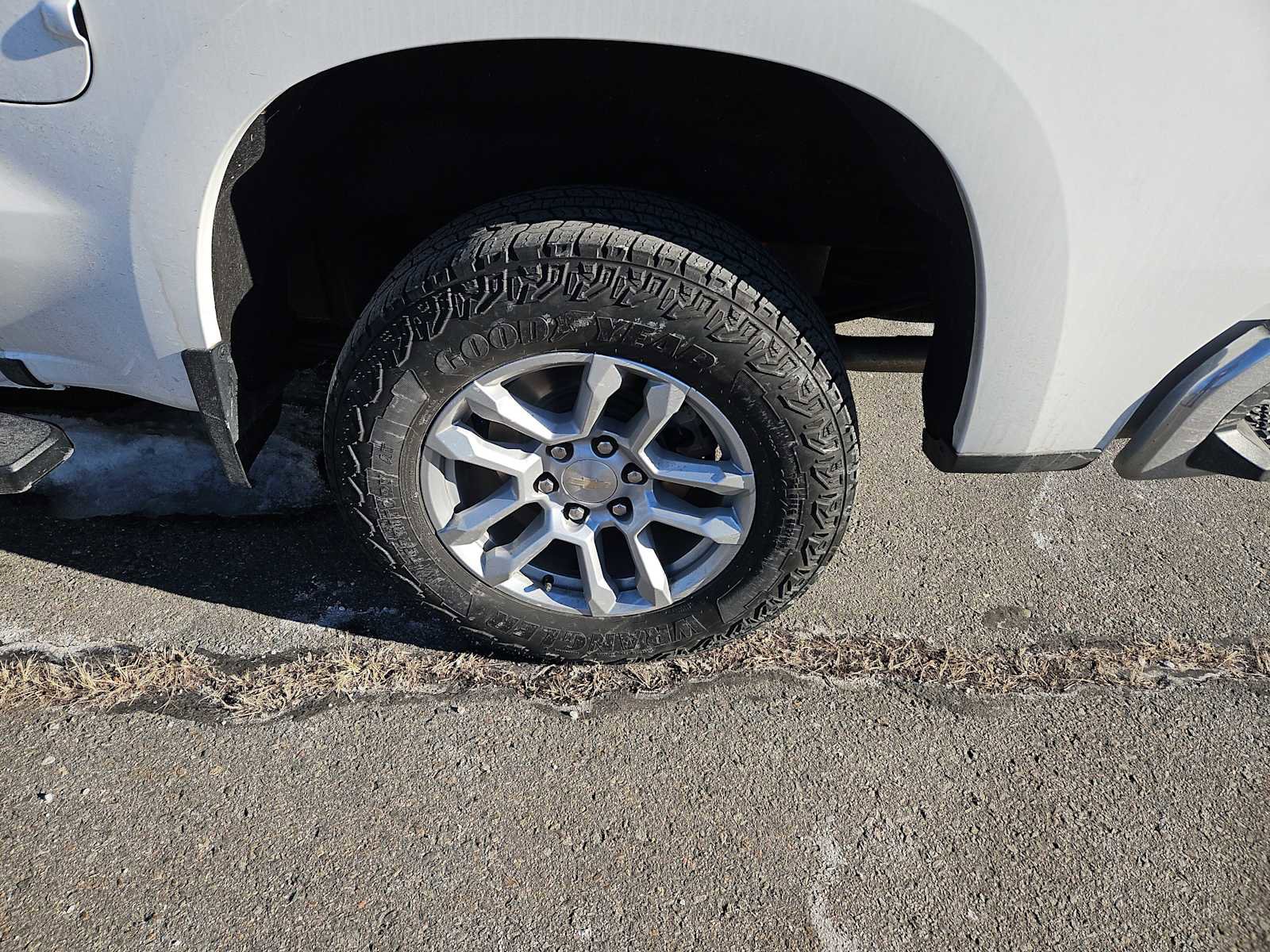 Used 2022 Chevrolet Silverado 1500 LT image 2