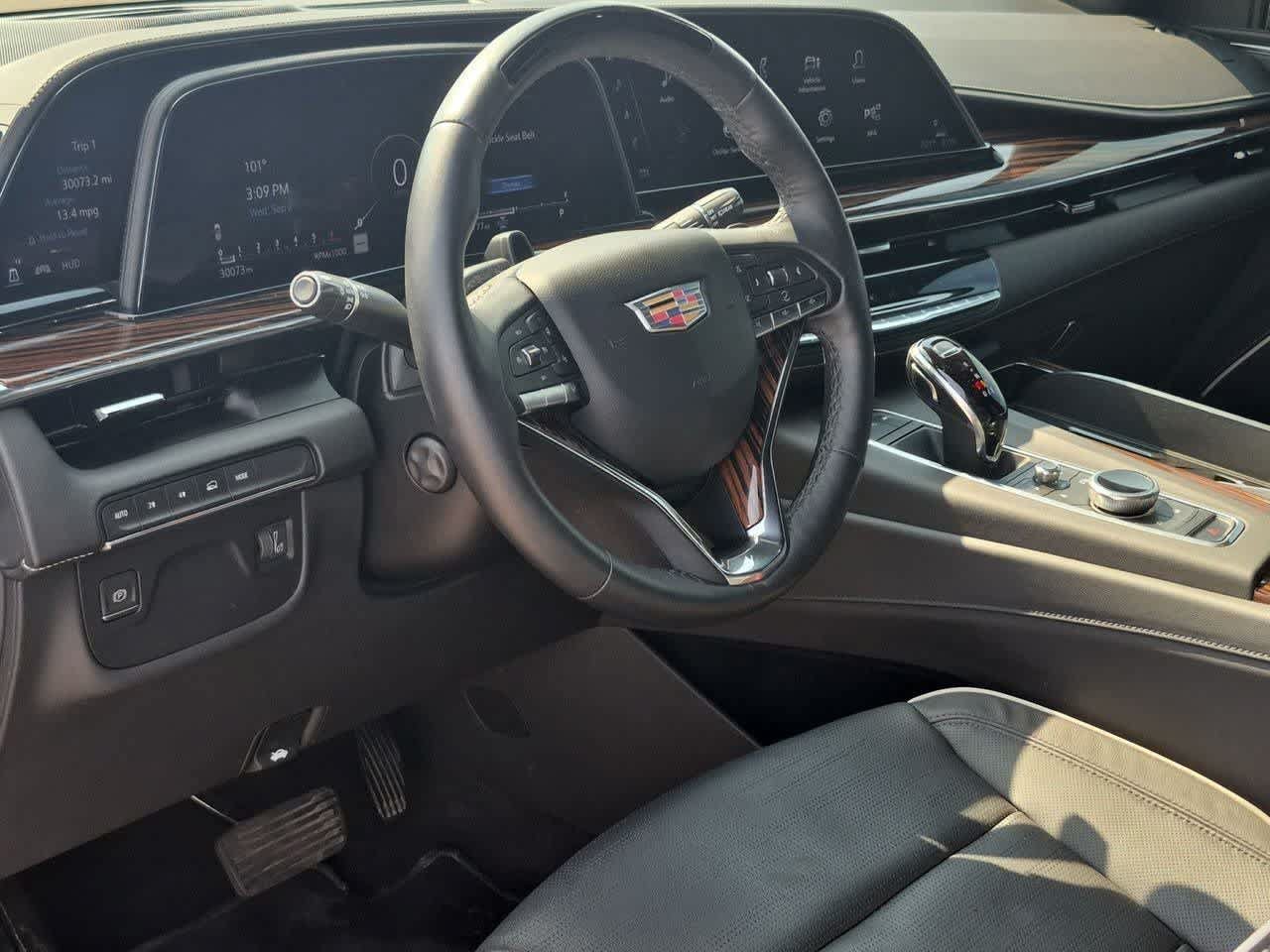 Used 2023 Cadillac Escalade ESV Premium Luxury AWD/4WD image 2
