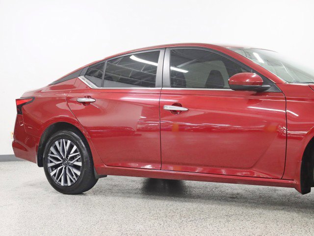 Used 2023 Nissan Altima 2.5 SV image 3