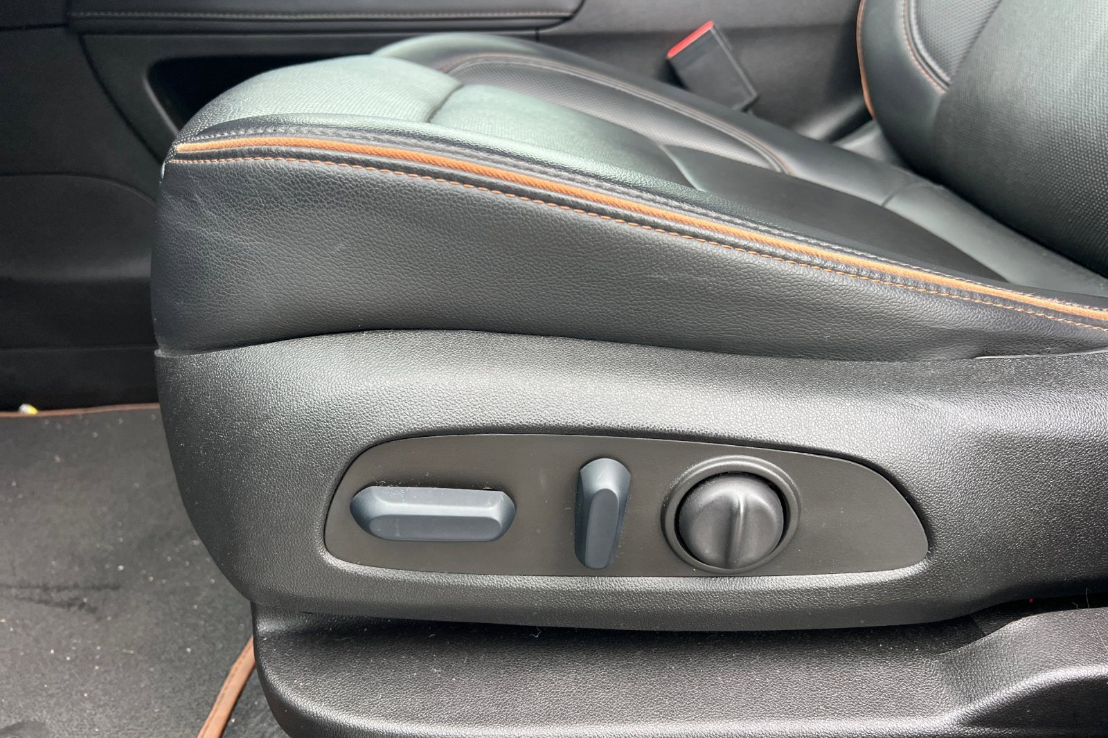 Used 2023 GMC Acadia AT4 w/ Technology Package image 13