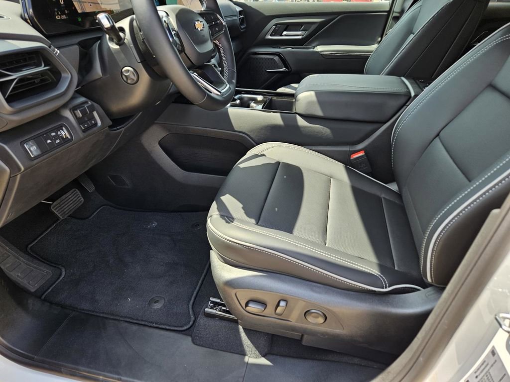 New 2025 Chevrolet Silverado EV LT image 13