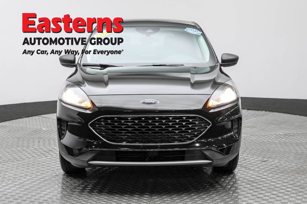 Used 2022 Ford Escape SE image 2