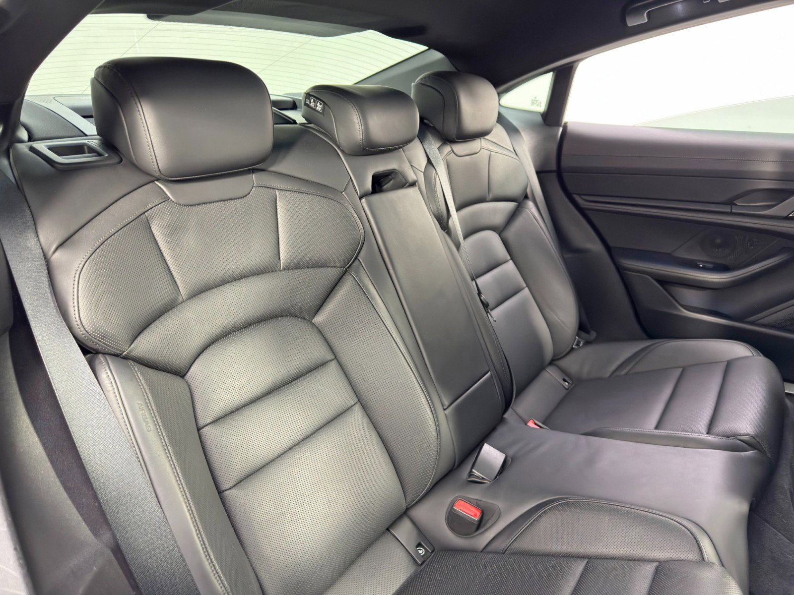 Used 2020 Porsche Taycan 4S image 41