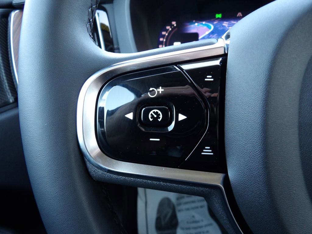 Certified 2023 Volvo XC60 B5 Ultimate w/ Climate Package image 20