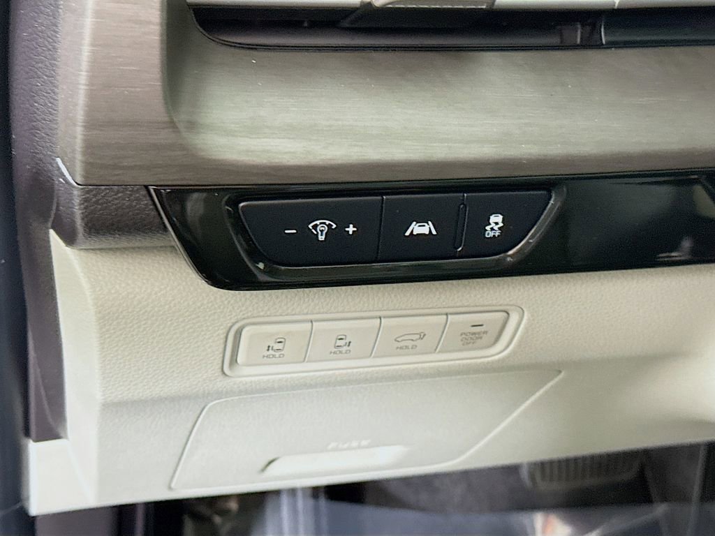 Used 2022 Kia Carnival EX image 19