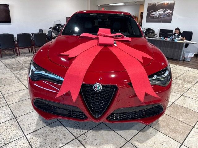 Used 2024 Alfa Romeo Stelvio Sprint image 2