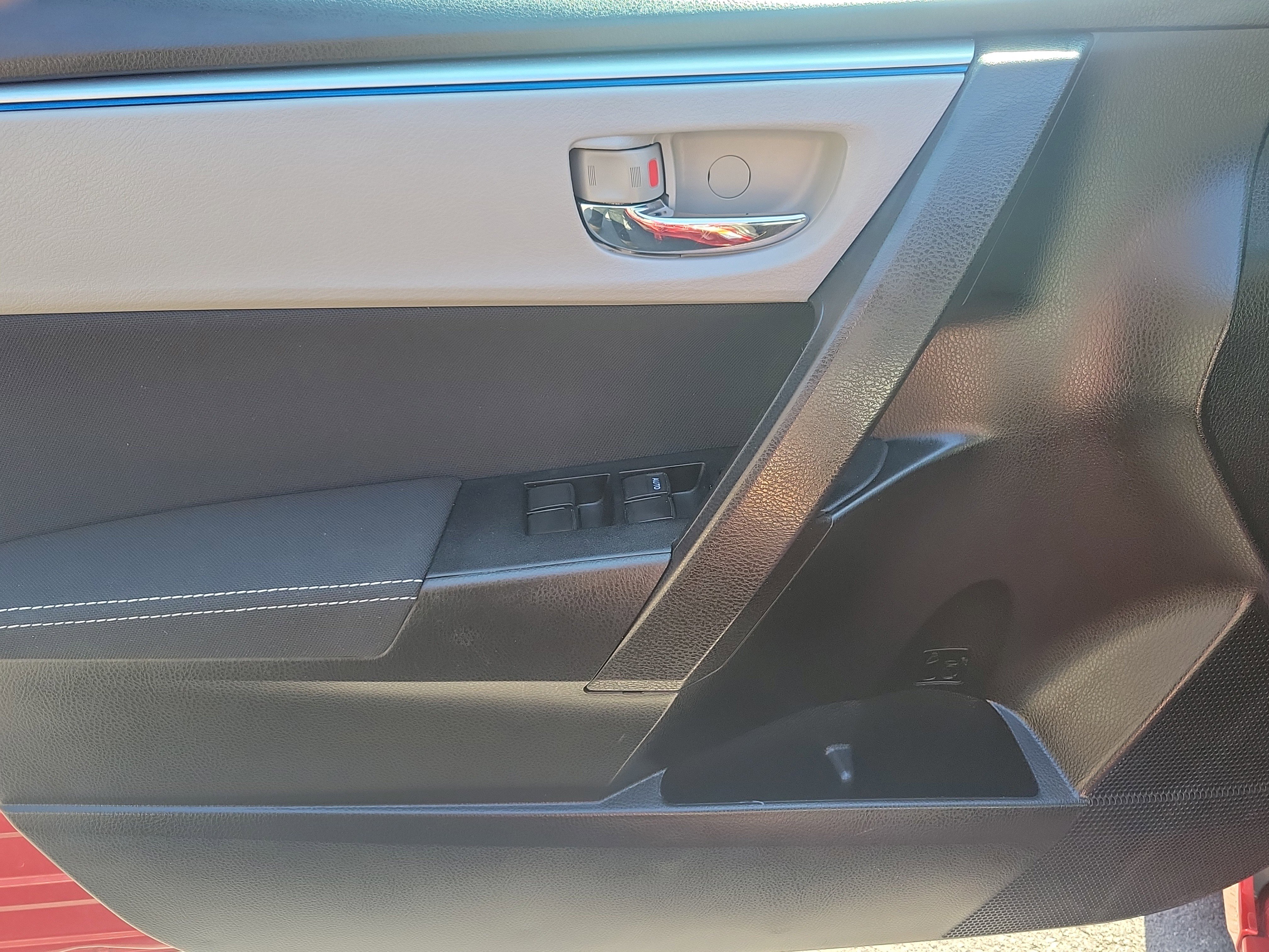 Used 2015 Toyota Corolla LE image 20