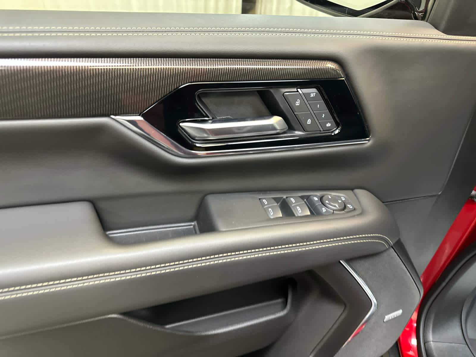 Certified 2025 GMC Yukon XL Elevation image 24