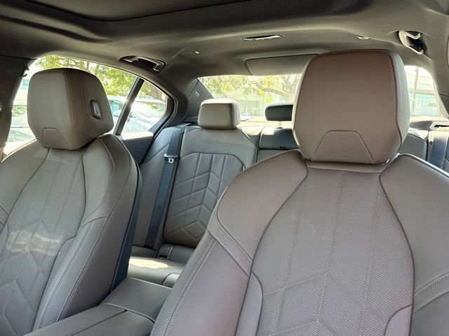 Used 2026 BMW 530i w/ Premium Package RWD image 20
