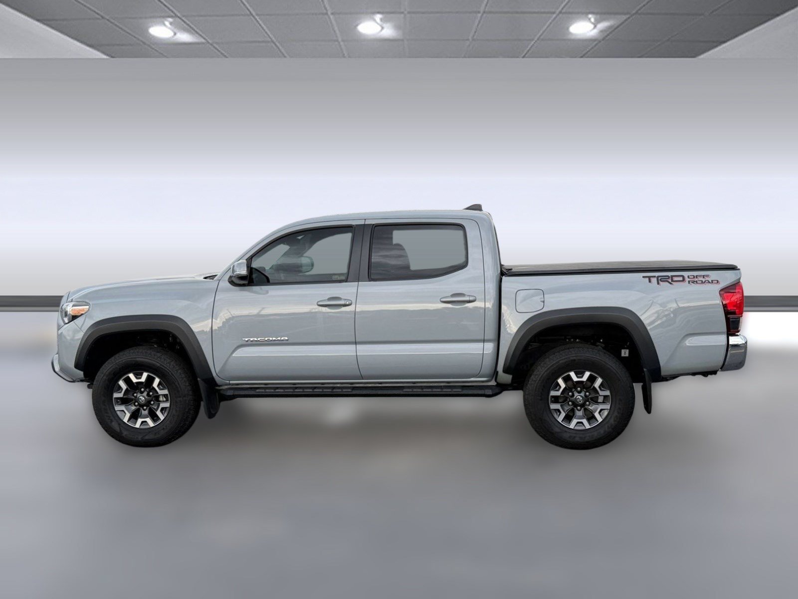 Used 2019 Toyota Tacoma TRD Off-Road RWD image 2