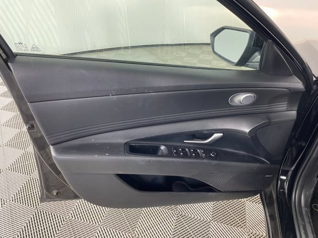 Used 2021 Hyundai Elantra SEL w/ Convenience + Premium Package FWD image 11