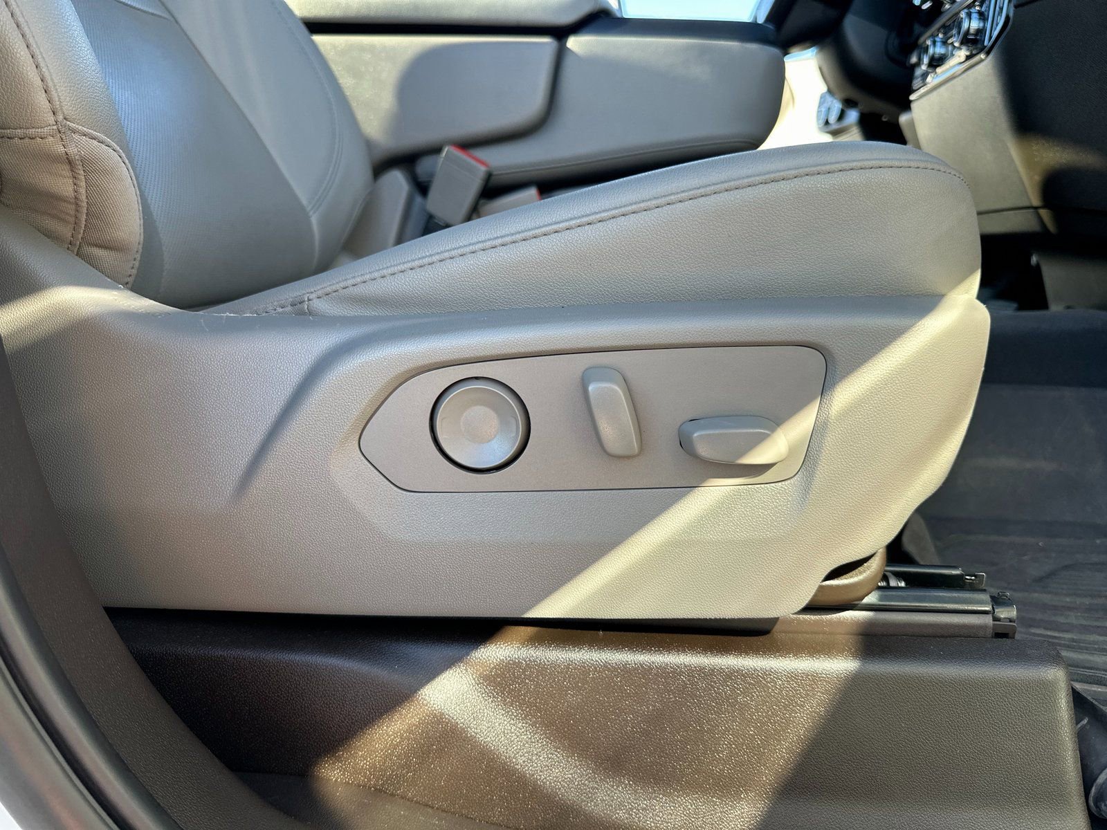 Used 2022 GMC Sierra 1500 SLT image 33