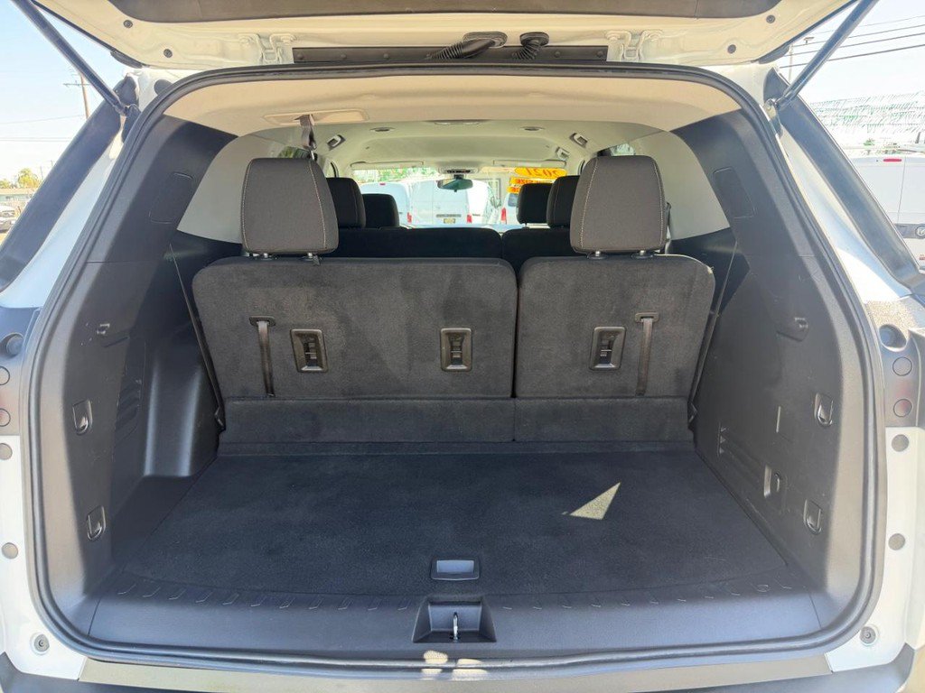 Used 2021 Chevrolet Traverse LS FWD image 40