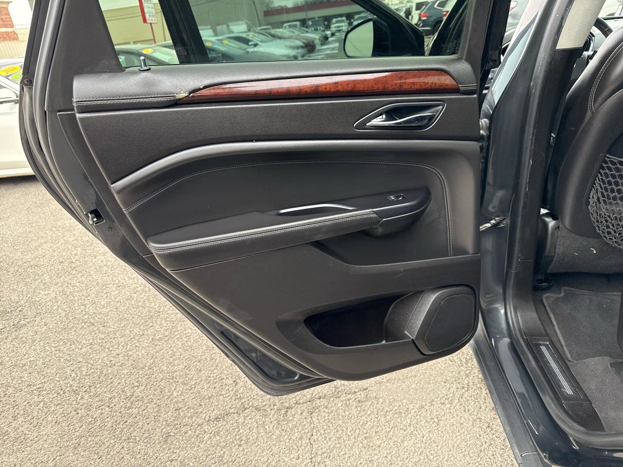 Used 2015 Cadillac SRX Luxury w/ Driver Awareness Package FWD image 17