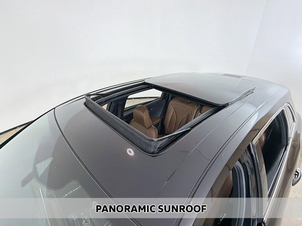 Used 2022 Lincoln Nautilus Reserve image 4