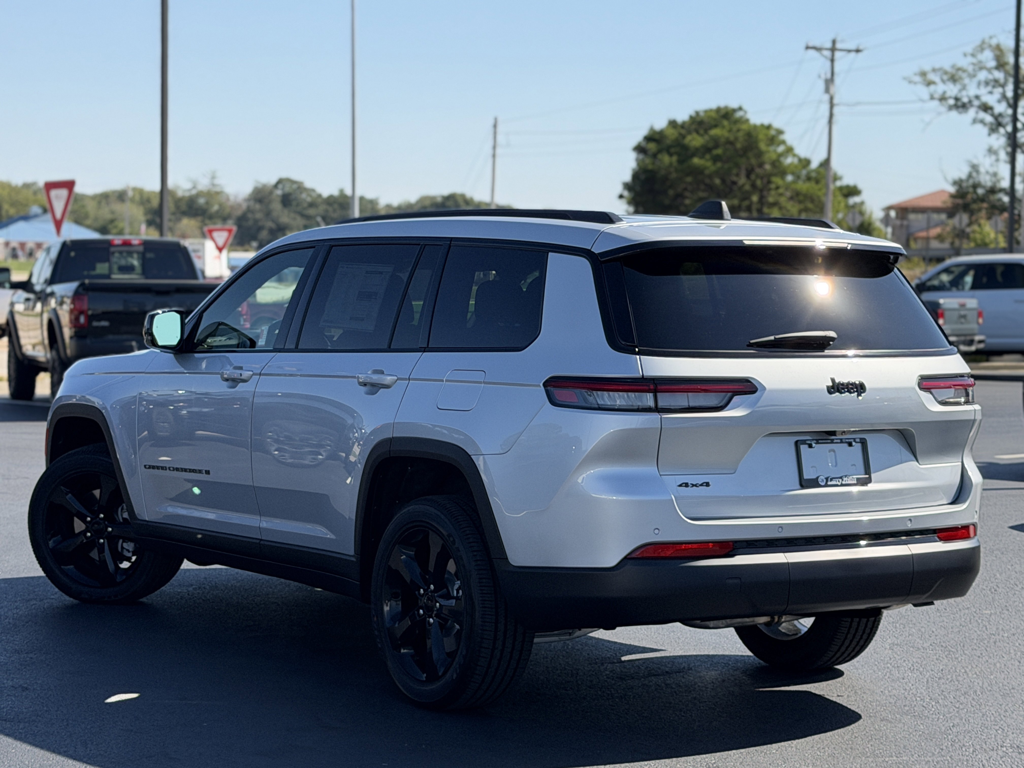 New 2025 Jeep Grand Cherokee L Altitude image 6