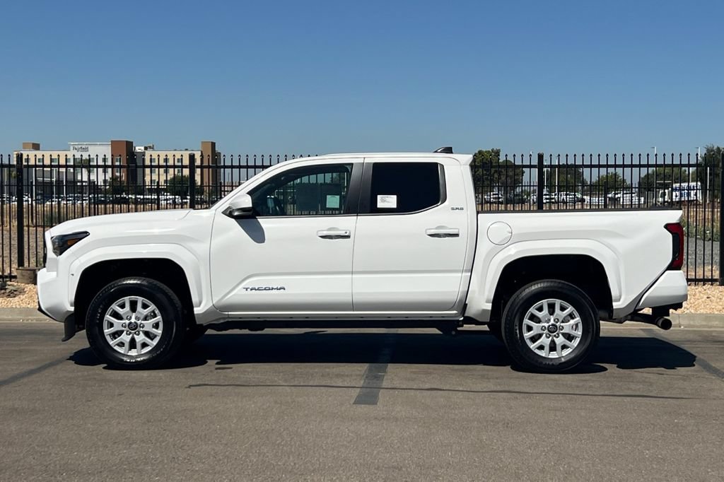 Certified 2025 Toyota Tacoma SR5 AWD/4WD image 9