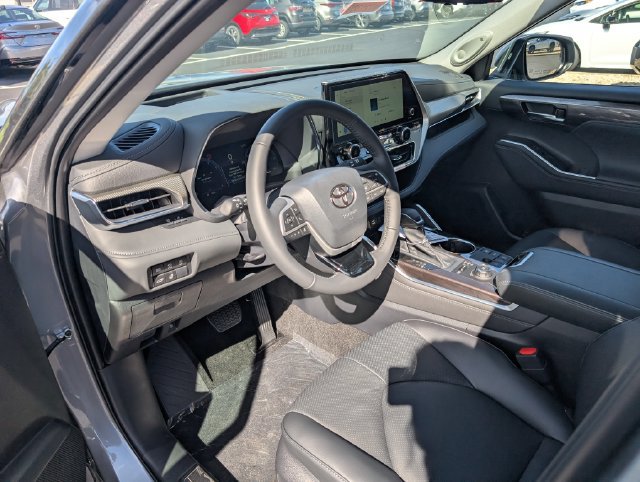 New 2026 Toyota Highlander AWD image 12