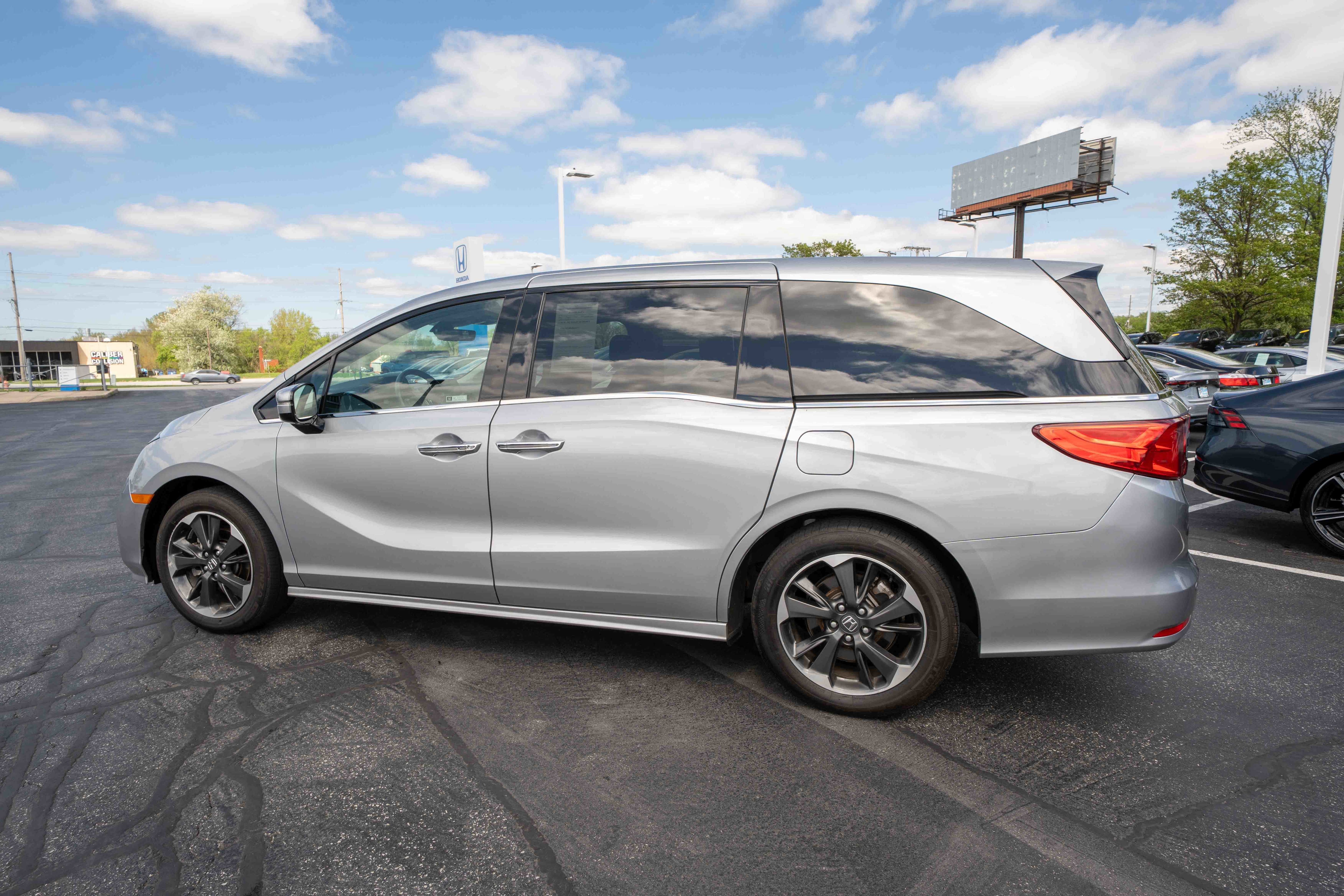 Used 2024 Honda Odyssey Elite image 4