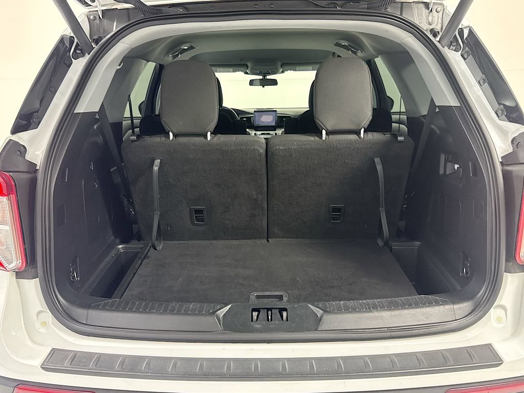 Used 2023 Ford Explorer XLT AWD/4WD image 26