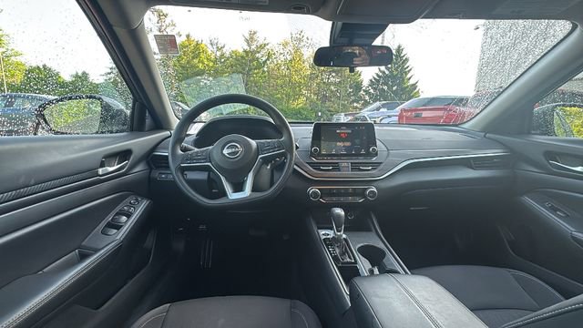 Used 2025 Nissan Altima 2.5 SV FWD image 8