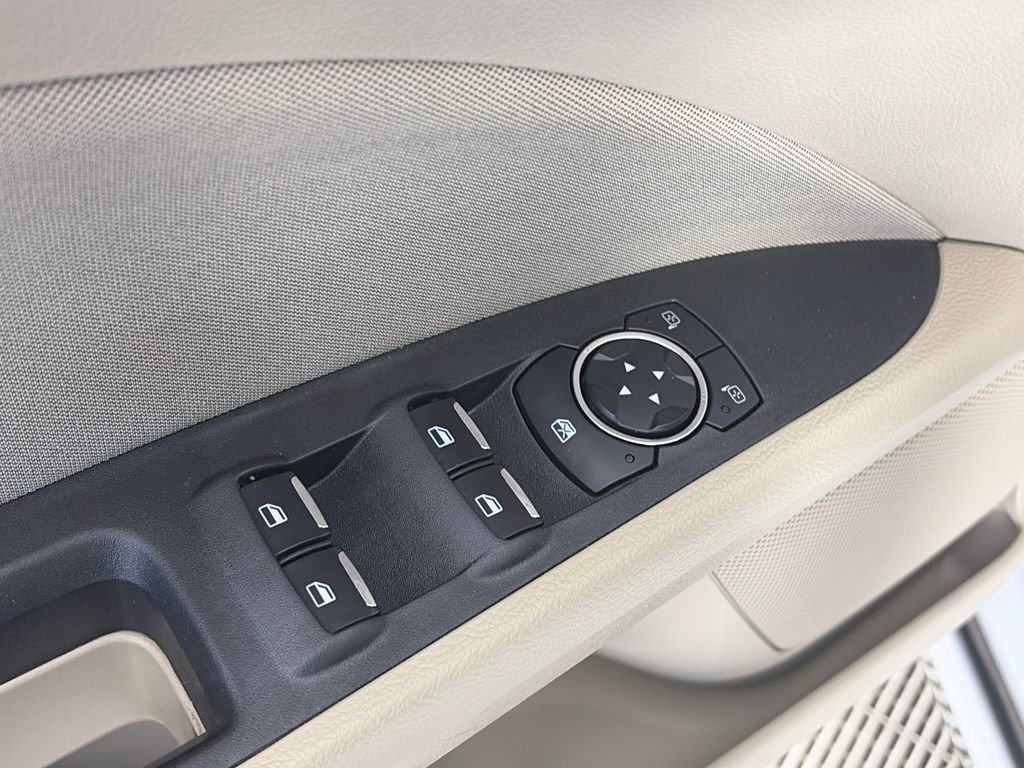 Used 2018 Ford Fusion SE image 25